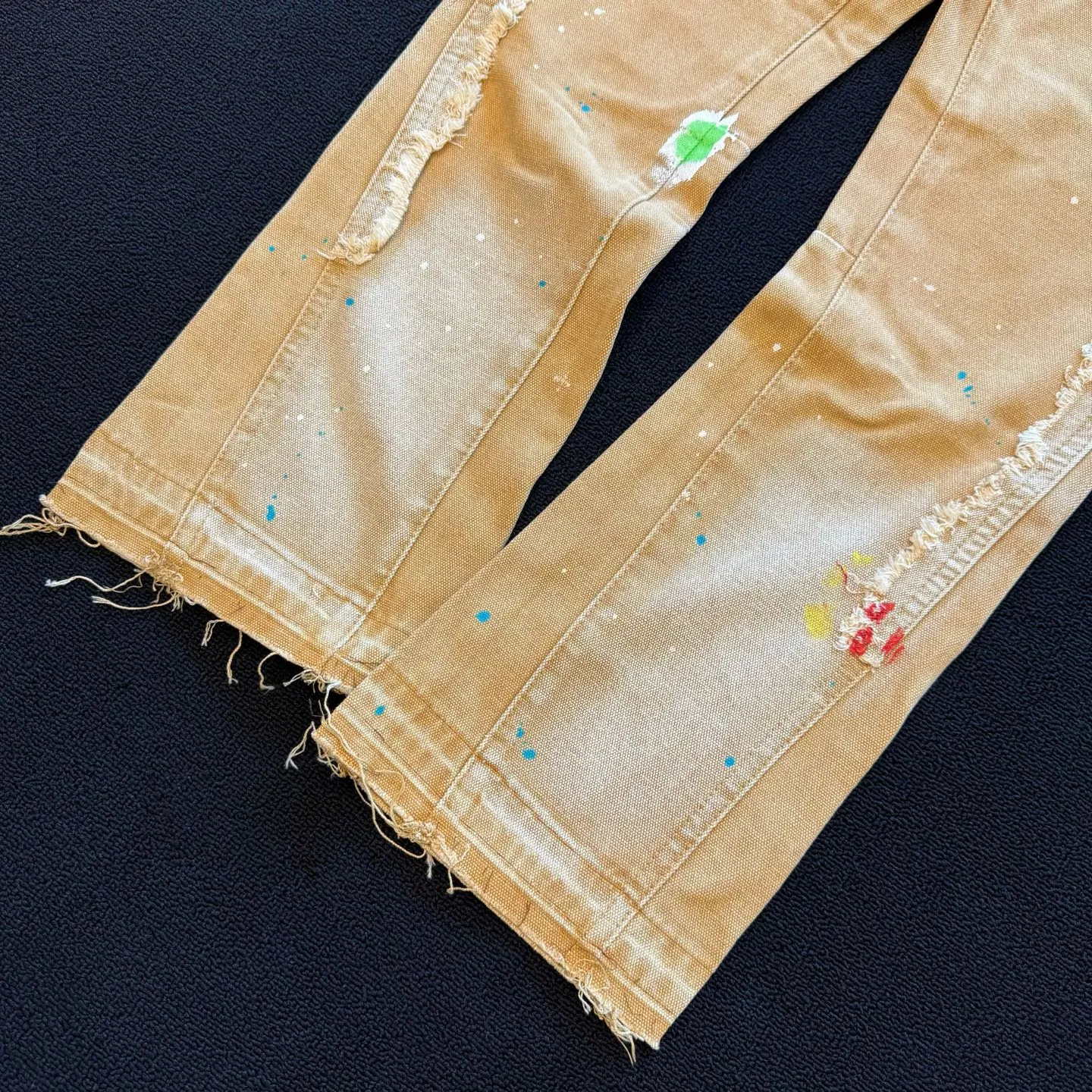 P230 model number: D402 GALLERY DEPT micro-flared distressed distressed jeans, three-dimensional version, loose and comfortable, not picky about body shape, factory precision, original factory quality control, same style for men and women, can be matched with couples, versatile recommendation, essential denim for all seasons, made of heavy-duty washed pure cotton denim fabric, after washing, soft and thick, very stylish when worn. Size: 28, 30, 32, 34, 36 (S-XXL) Color: Splicing Size reference # 28 pants length 100 waist 72 30 pants length 102 waist 76 32 pants length 104 waist 80 34 pants length 106 waist 84 36 pants length 108 waist 88